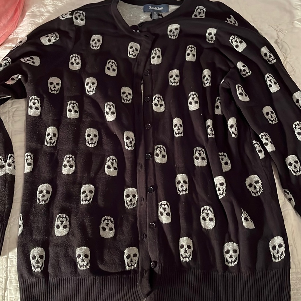 ModCloth Metallic Skulls Button Down Cardigan, Size 1X